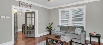 Bull Street Bungalow - Close to USC/Vista with 5 TVs!