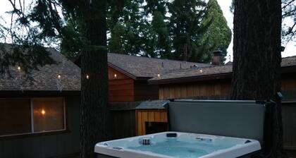 MoonRidge Cabin: Hot Tub, Sauna & EV Charger