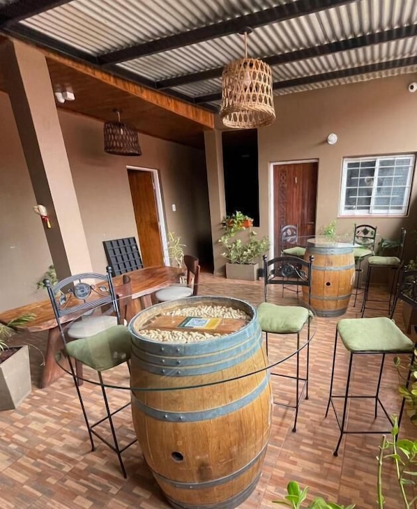 تناول الطعام بالخارج