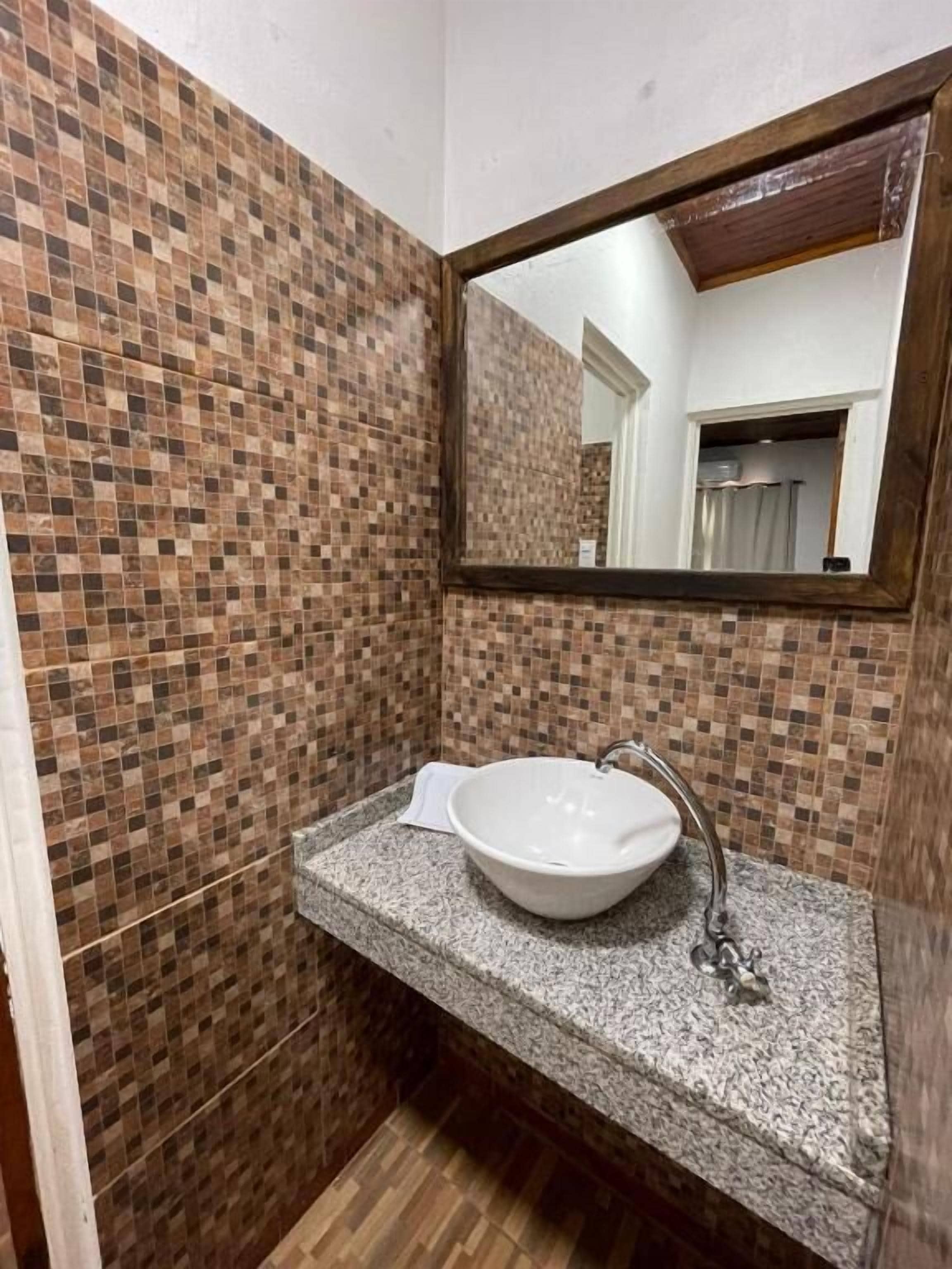 Shower, free toiletries, soap, shampoo