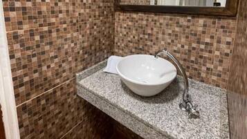 Shower, free toiletries, soap, shampoo