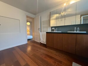 1 chambre, fer et planche à repasser, Wi-Fi, draps fournis