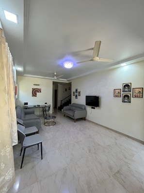 Living area - Ishaan Holiday Resort (Nagaon)