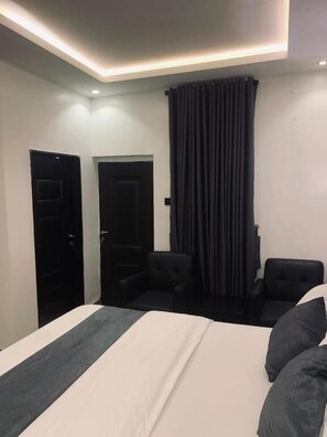 Deluxe Room, Balcony, City View | Desk, laptop workspace, blackout drapes, soundproofing - The Majj Hotel (Benin City)