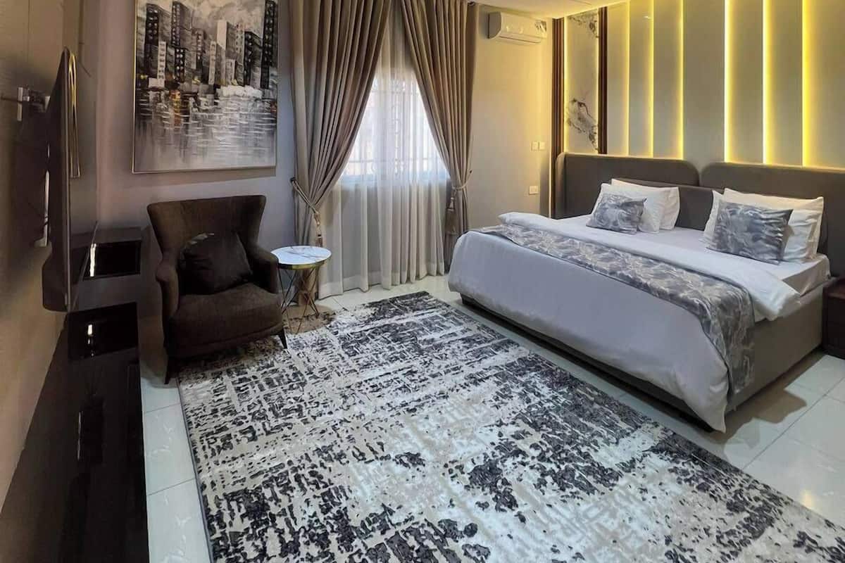 Deluxe Room, Balcony, City View | Desk, laptop workspace, blackout drapes, soundproofing