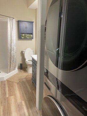 Shower, hair dryer, towels, soap - Cabin bunkhouse at A beyance Bay (Rexford)