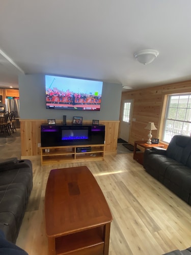 Beautiful 6-bedroom house in Rangeley perfect for friends and family getaways.