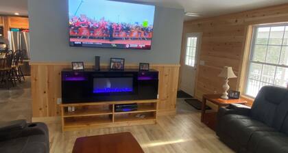 Beautiful 6-bedroom house in Rangeley perfect for friends and family getaways.