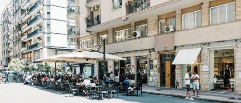 屋外ダイニングエリア