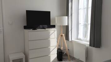 Télévision, cheminée