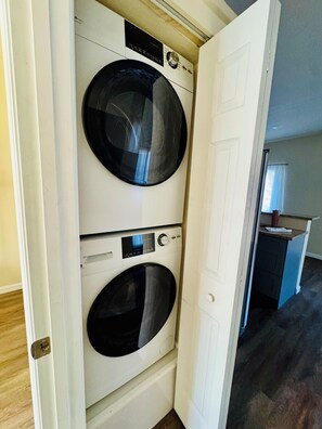 Interior - New home near Disney and Legoland - sleeps 10. (Haines City)