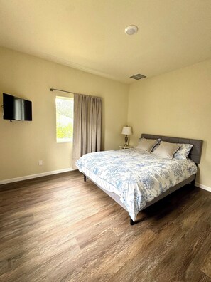 3 bedrooms, free WiFi, bed sheets, wheelchair access - New home near Disney and Legoland - sleeps 10. (Haines City)