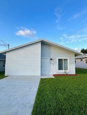 Exterior - New home near Disney and Legoland - sleeps 10. (Haines City)