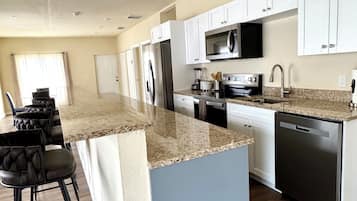 Fridge, microwave, stovetop, dishwasher