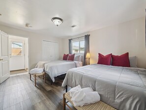 4 bedrooms, iron/ironing board, WiFi