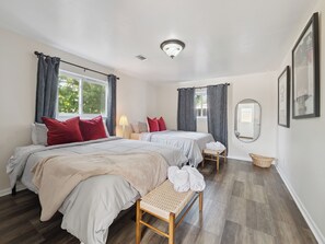 4 slaapkamers, een strijkplank/strijkijzer, wifi