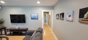 Smart TV - NO SERVICE CHARGE- Upscale & Elegant &  in Prime Location  of  Alhambra (Alhambra)
