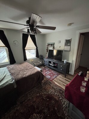 1 bedroom, iron/ironing board, WiFi, bed sheets - Soothing 1-bed 1 bath townhome or 2 bedroom 2 bath. In charming Bristol, downtow (Bristol)