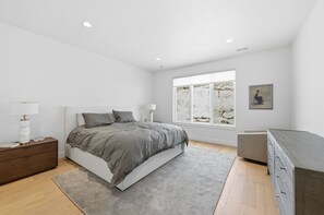 3 bedrooms, iron/ironing board, WiFi, bed sheets - Mountain View House with Pool & Hot Tub Access (Eden)