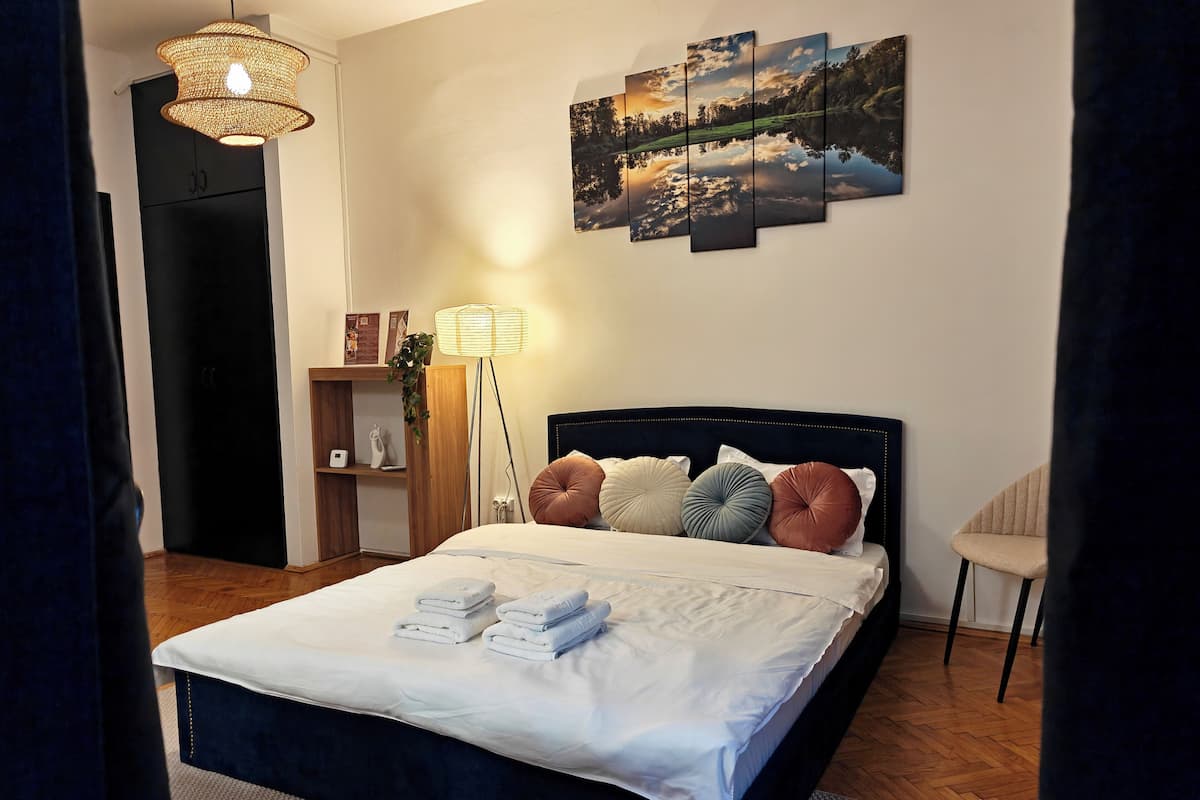 Standard Studio, Balcony, City View | Blackout drapes, iron/ironing board, WiFi (free)
