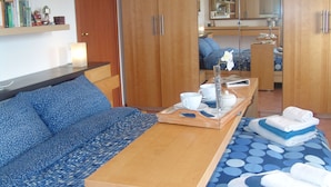 2 bedrooms, desk, iron/ironing board, WiFi (free) - Villa Muse Holiday oasis by the sea of CapoMulini-Acireale Holiday Rental (Capo Mulini)