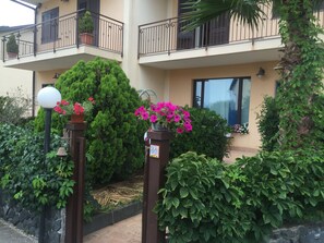 Exterior detail - Villa Muse Holiday oasis by the sea of CapoMulini-Acireale Holiday Rental (Capo Mulini)