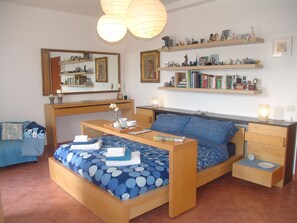2 bedrooms, iron/ironing board, WiFi, bed sheets - Villa Muse Holiday oasis by the sea of CapoMulini-Acireale Holiday Rental (Capo Mulini)