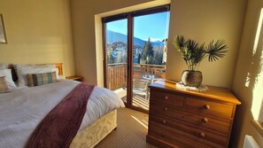 3 bedrooms, iron/ironing board, travel cot, free WiFi