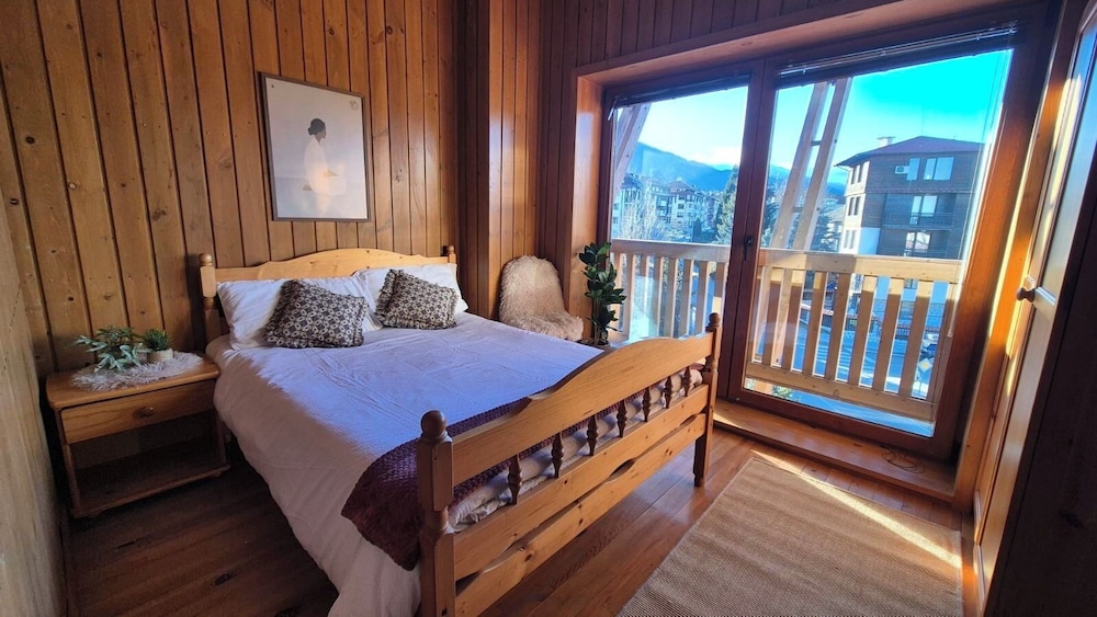 3 bedroom Penthouse only 700 meters from Ski Lift - Bansko | Stayz