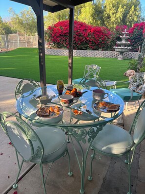 Covered patio area - Peaceful Ranch - Outdoor Smoking & Pets OK (El Cajon)