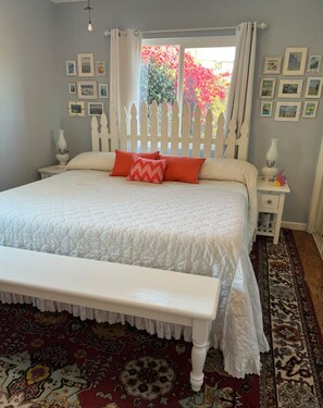 3 habitaciones, tabla de planchar con plancha y cuna de viaje 