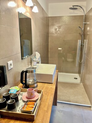 Bathroom - 5 minutes from the beach, beautiful studio in a quiet, secure residence (Grosseto-Prugna)