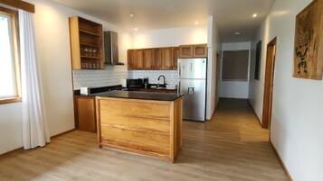 Microondas, horno, cafetera o tetera y tostadora