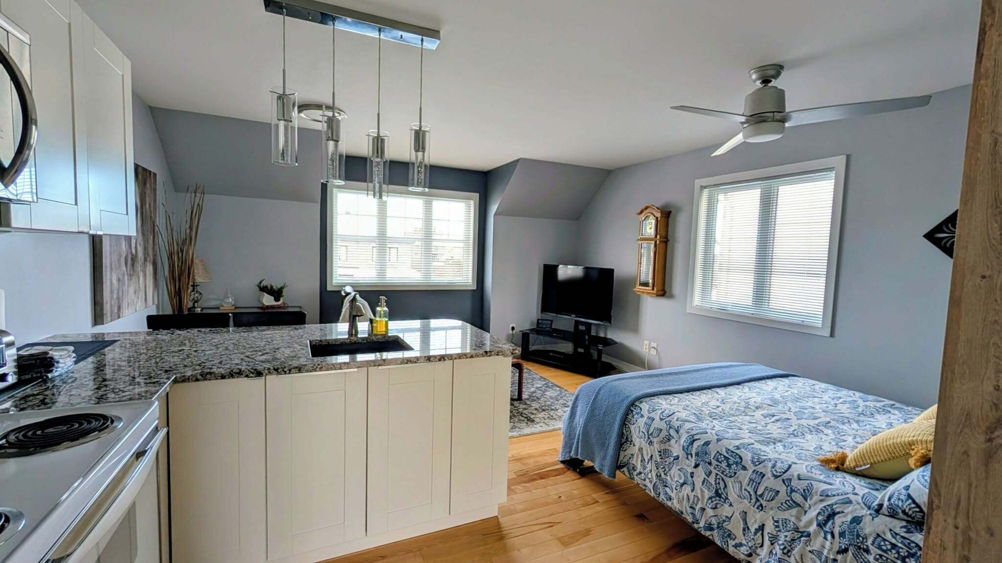 Una scrivania, ferro/asse da stiro, Wi-Fi gratuito, lenzuola