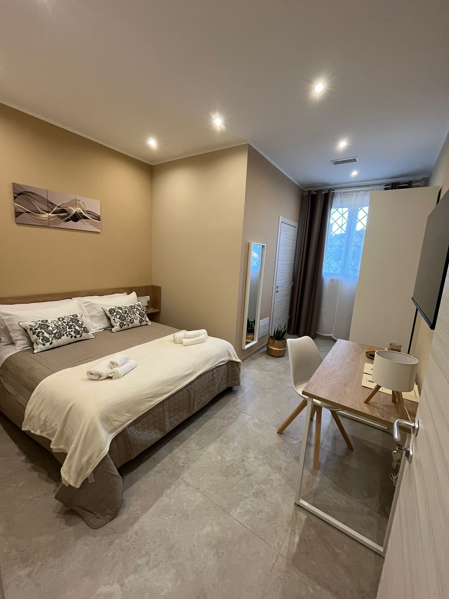 Schreibtisch, kostenloses WLAN, Bettwäsche