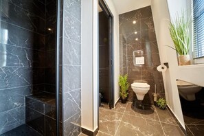 Deluxe appartement, 1 queensize bed | Badkamer