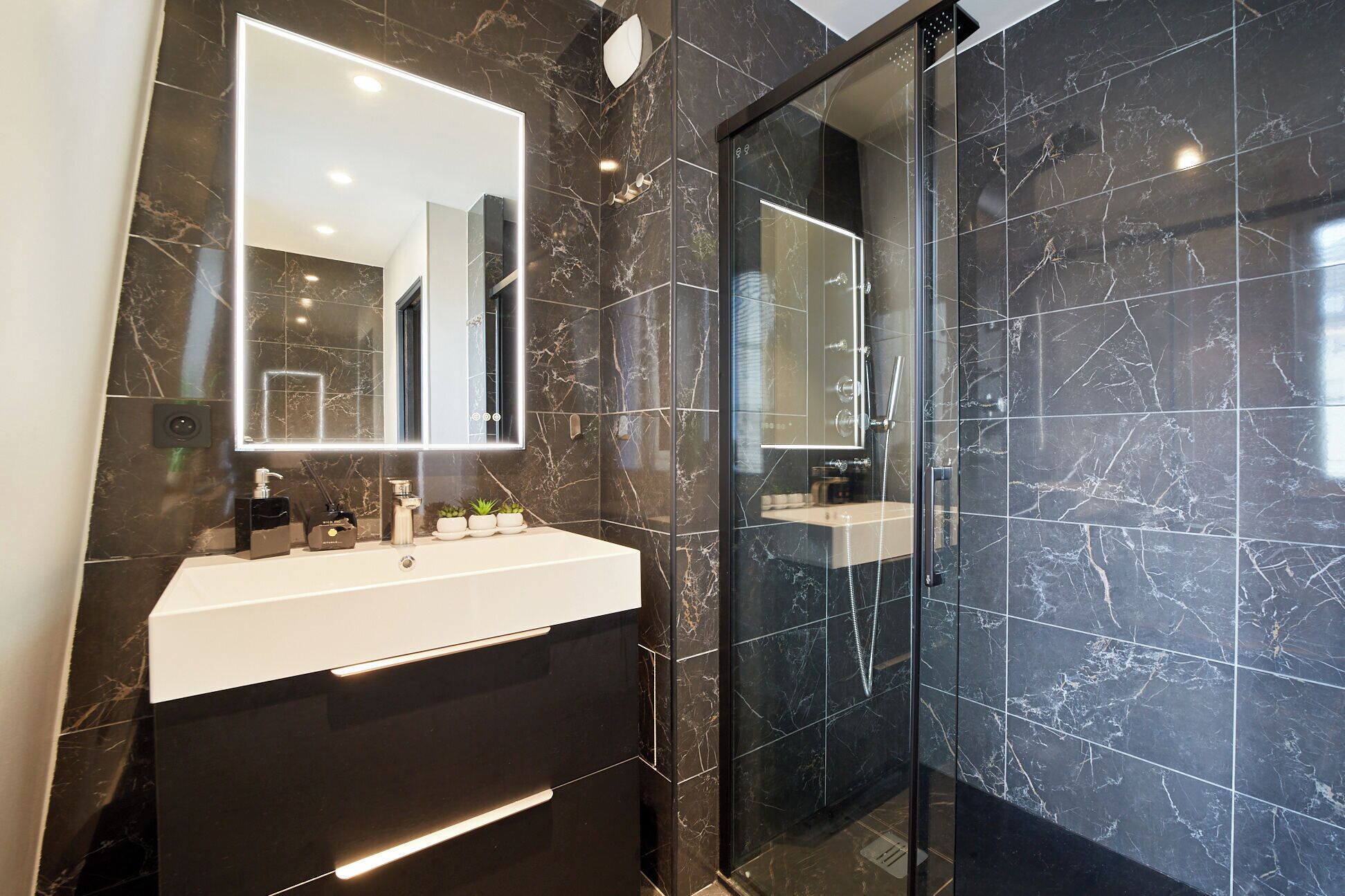 Deluxe Apartment, 1 Queen Bed | Bathroom