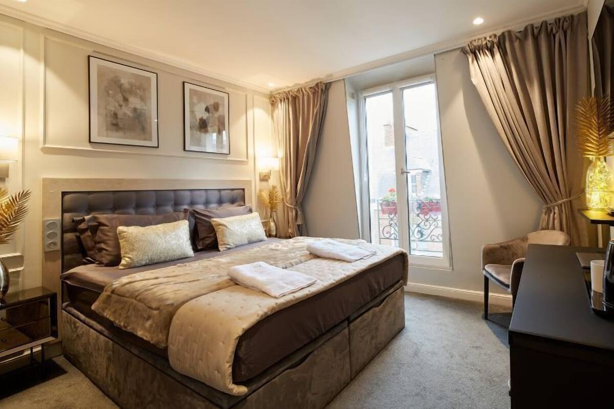 Deluxe apartman, 1 queen (nagyméretű) franciaágy | Széf a szobában és ingyenes wifi