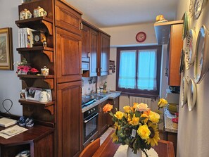 Private kitchen - Cozy three-room apartment in Santa Maria Maggiore - Relaxation and comfort in the Vigezzo Valley (Santa Maria Maggiore)