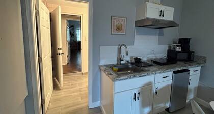 Cozy 1-bedroom apartment in perfect Lakeland with AC