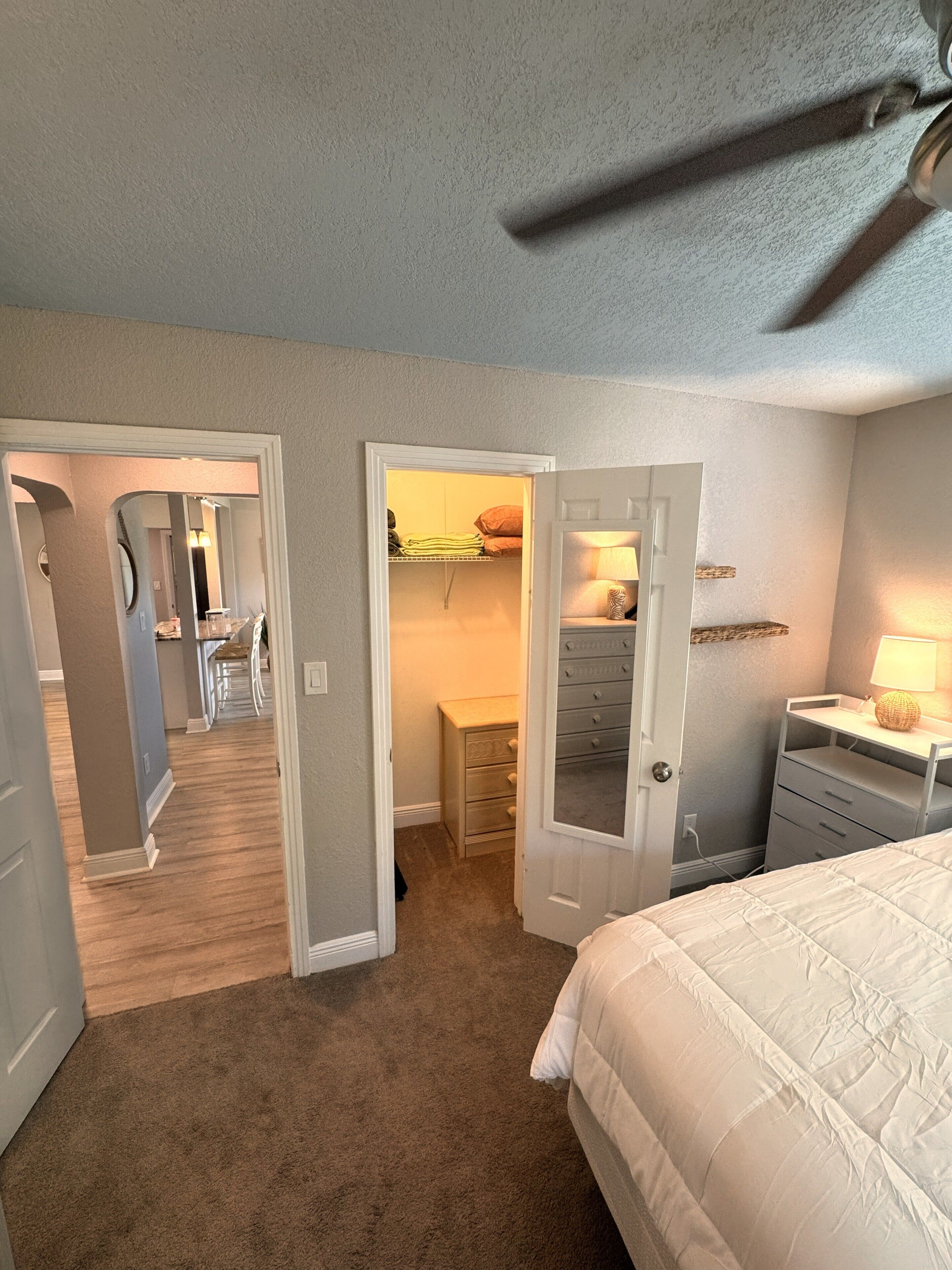 3 多间卧室、办公桌、熨斗/熨衣板、旅行婴儿床