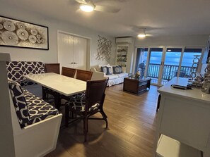Dining - Gorgeous 4-bdr Cowpet Bay Waterfront condo, steps from Beach (St Thomas)