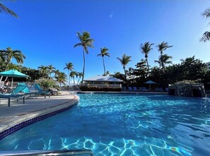 Outdoor pool - Gorgeous 4-bdr Cowpet Bay Waterfront condo, steps from Beach (St Thomas)