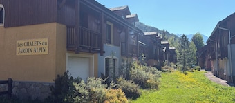 Adjoining chalet sleeps 6. SERRE CHE