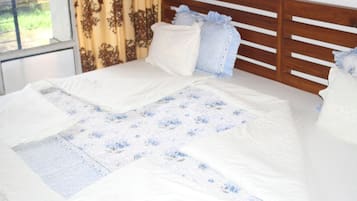 ダブルルーム バルコニー ガーデンビュー | セーフティボックス (室内)、デスク、ノートパソコン用作業スペース、アイロン / アイロン台