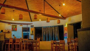 Thức ăn và đồ uống