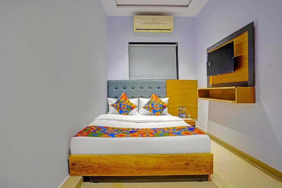 Deluxe Double Room, Balcony, City View | In-room safe, laptop workspace, soundproofing, free WiFi