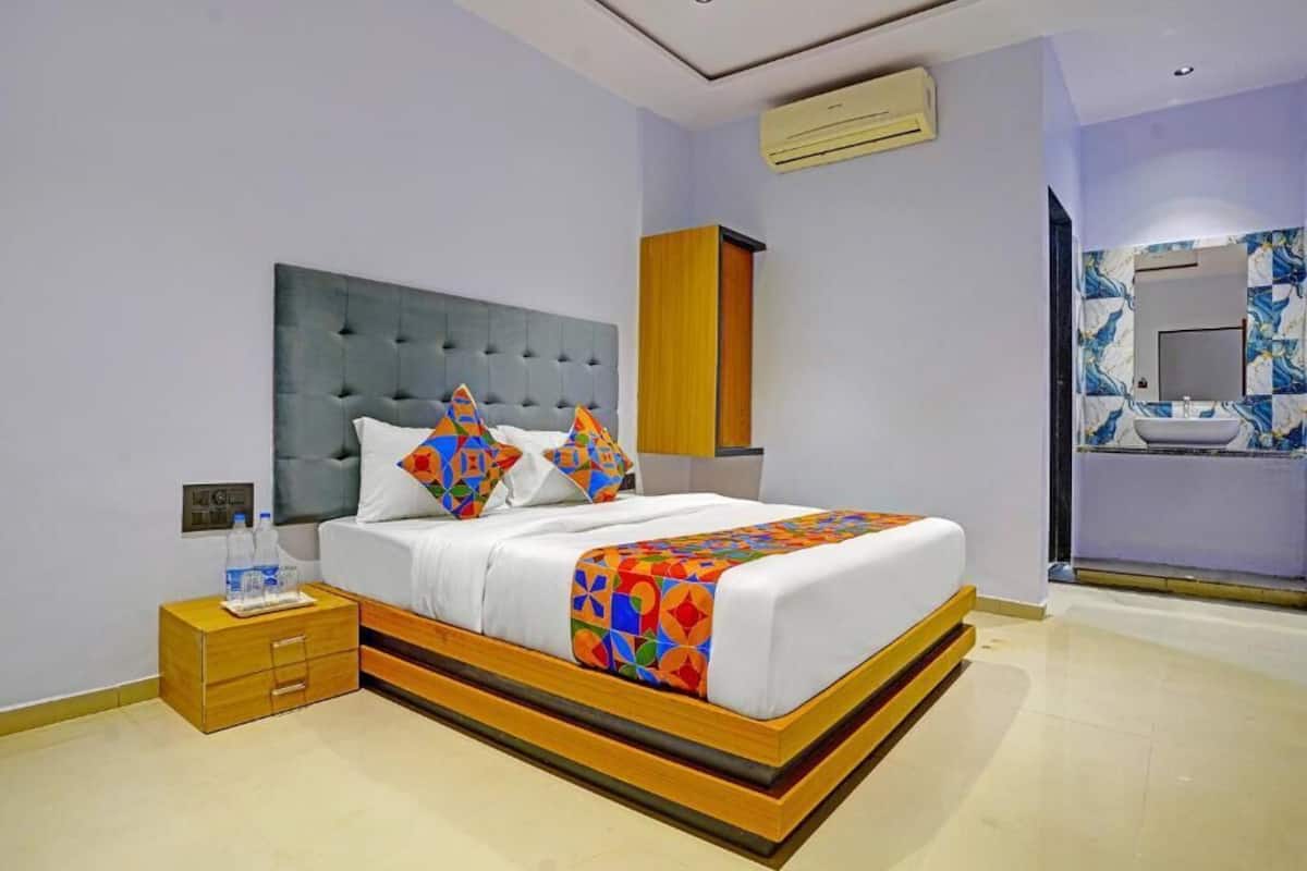 Luxury Double Room, Balcony | In-room safe, laptop workspace, soundproofing, free WiFi