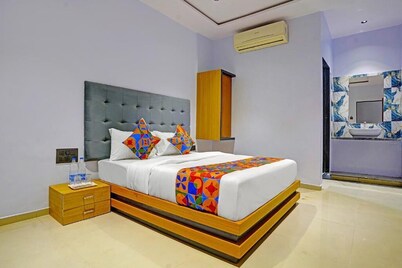 Hotel Nidhivan Palace