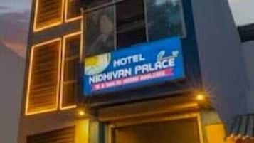 Mặt tiền nơi lưu trú